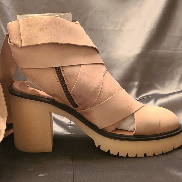 ❤️ NWT/BOX Free People shoes & gift - Picture 5 of 13